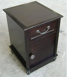 شراء منضدة HPL Top Dark Wood مع أدراج وطاولة ضيقة بجانب السرير التصنيع عبر الإنترنت